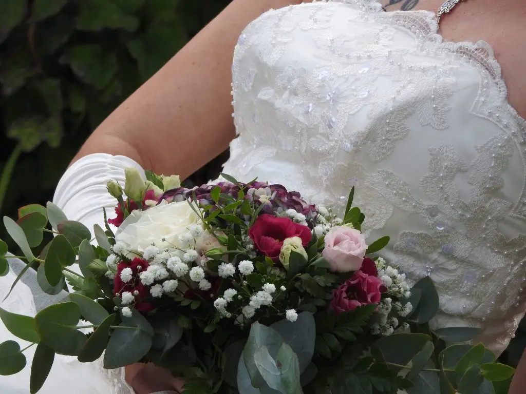 robe de mariee seconde main retouche et personnalisation.
