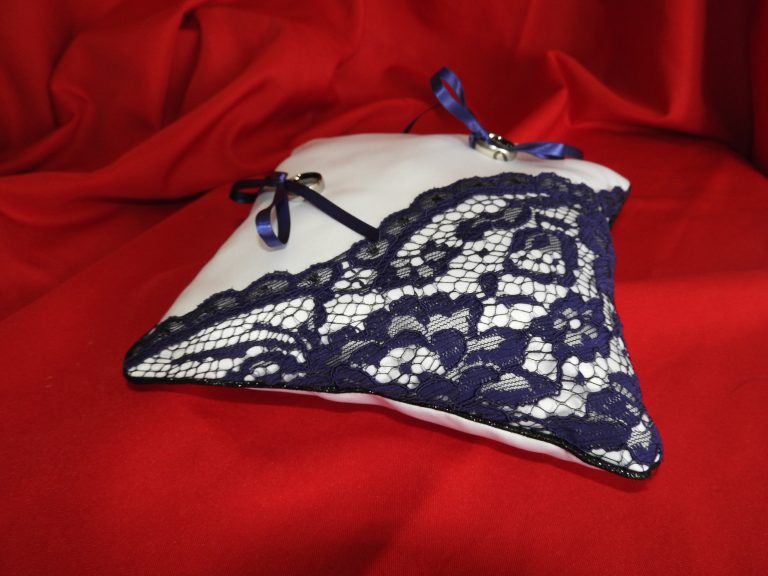 coussin d alliances secrets violets sur mesure