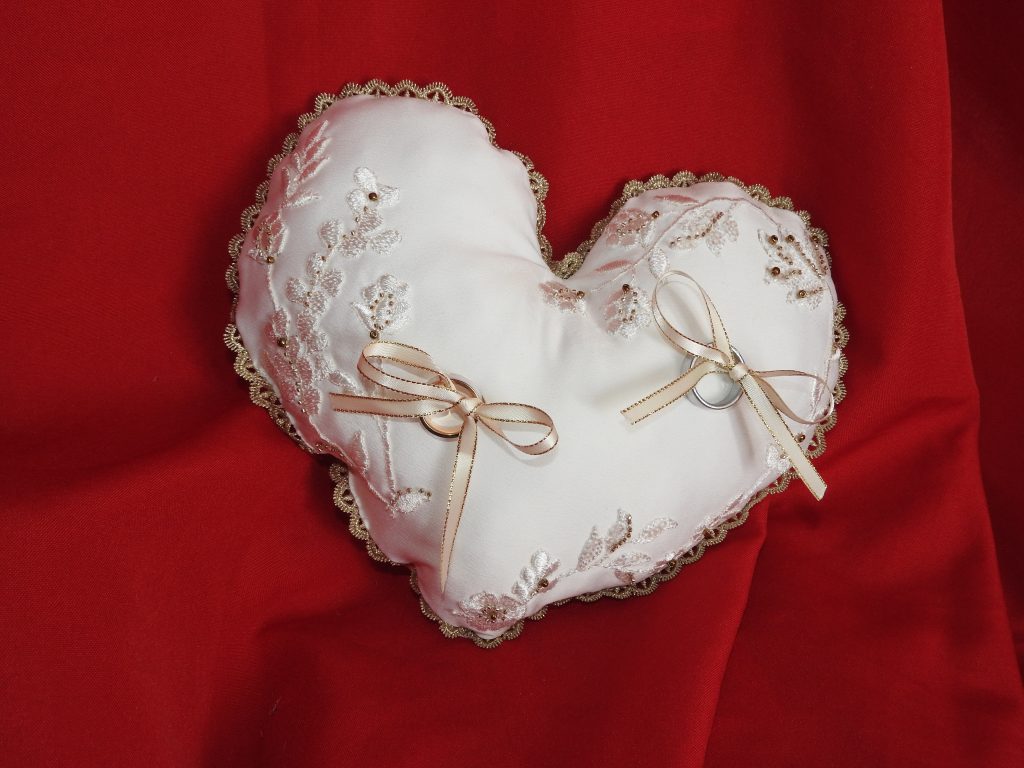 Coussin d'alliances Coeur d'Or Création