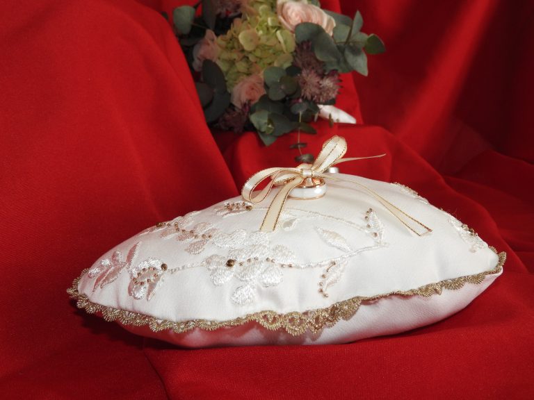 Coussin d'alliances Coeur d'Or Création