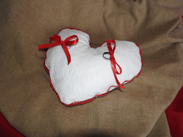 Coussin d'alliances Dentelle d'Amour Création