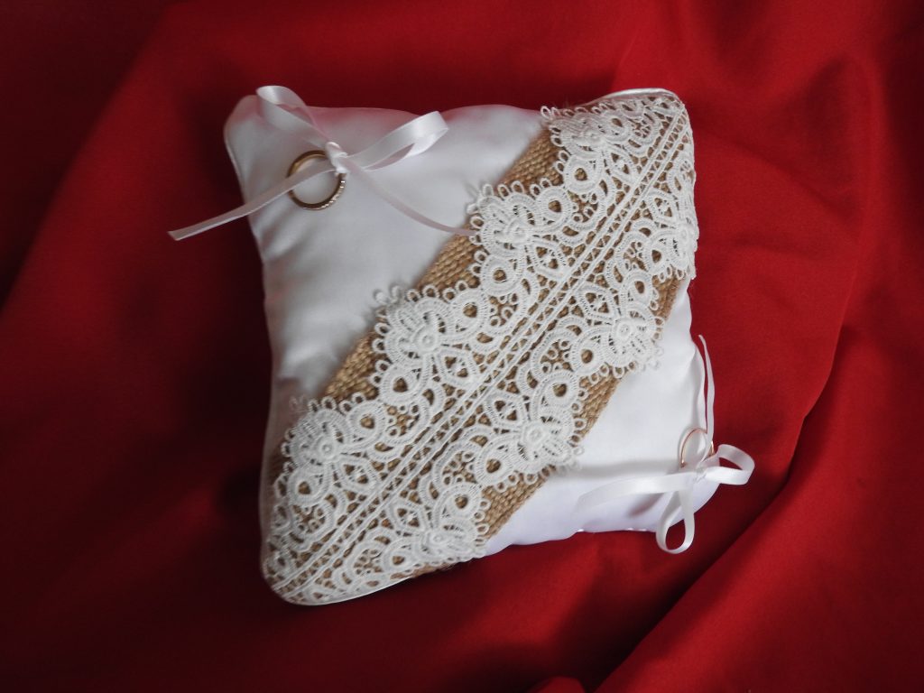 coussin d'alliances promesse sauvage création sur mesure