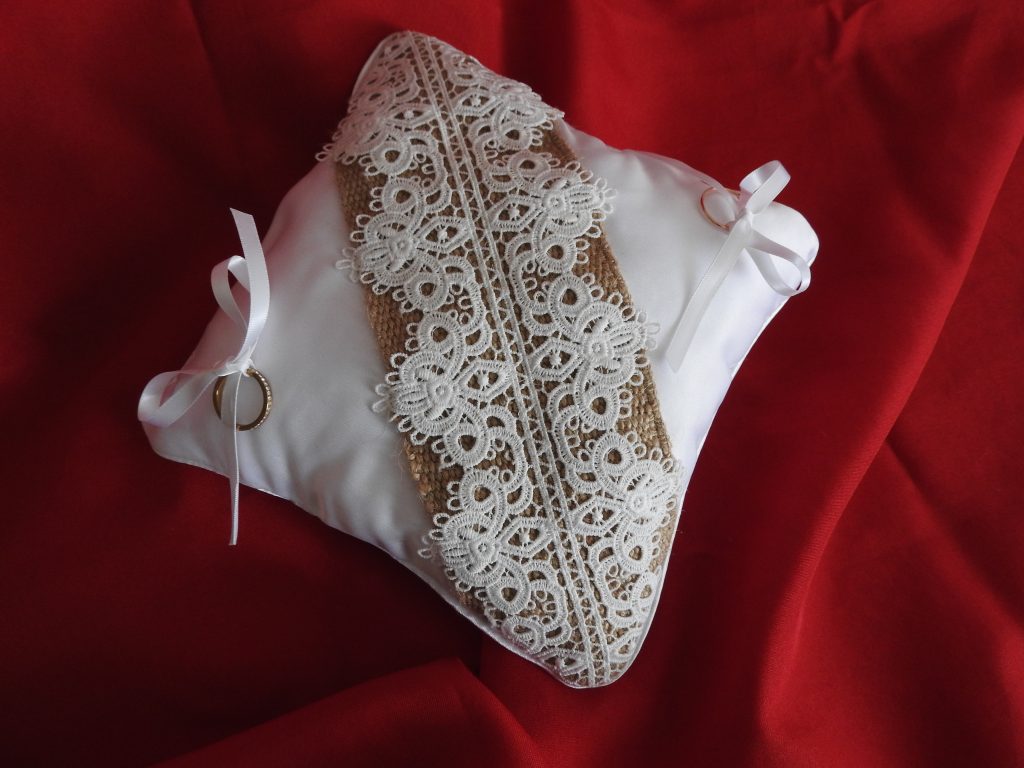 coussin d'alliances promesse sauvage création sur mesure