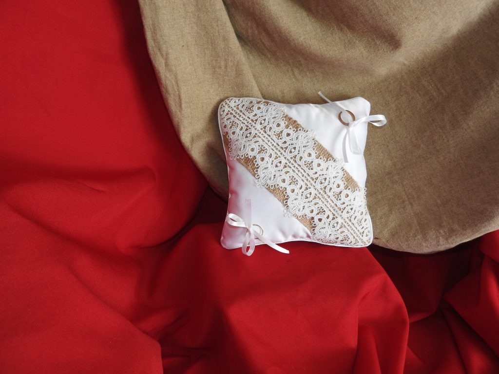 coussin d'alliances promesse sauvage création sur mesure