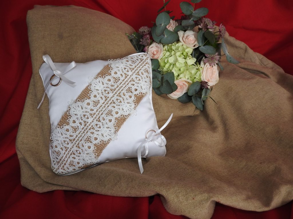 coussin d'alliances promesse sauvage création sur mesure