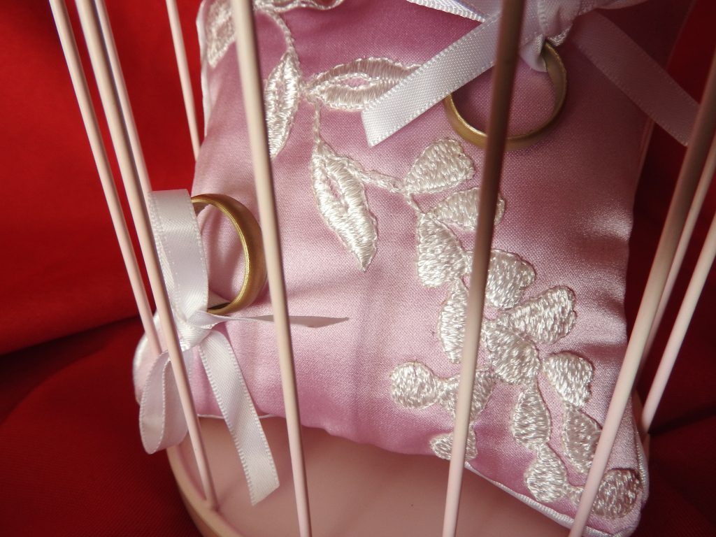 Coussin d'alliances Pétale de rose Création