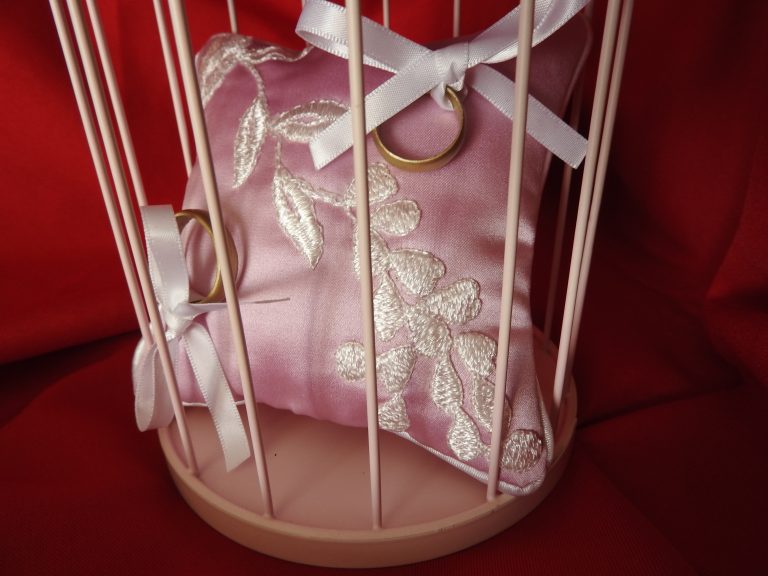 Coussin d'alliances Pétale de rose Création